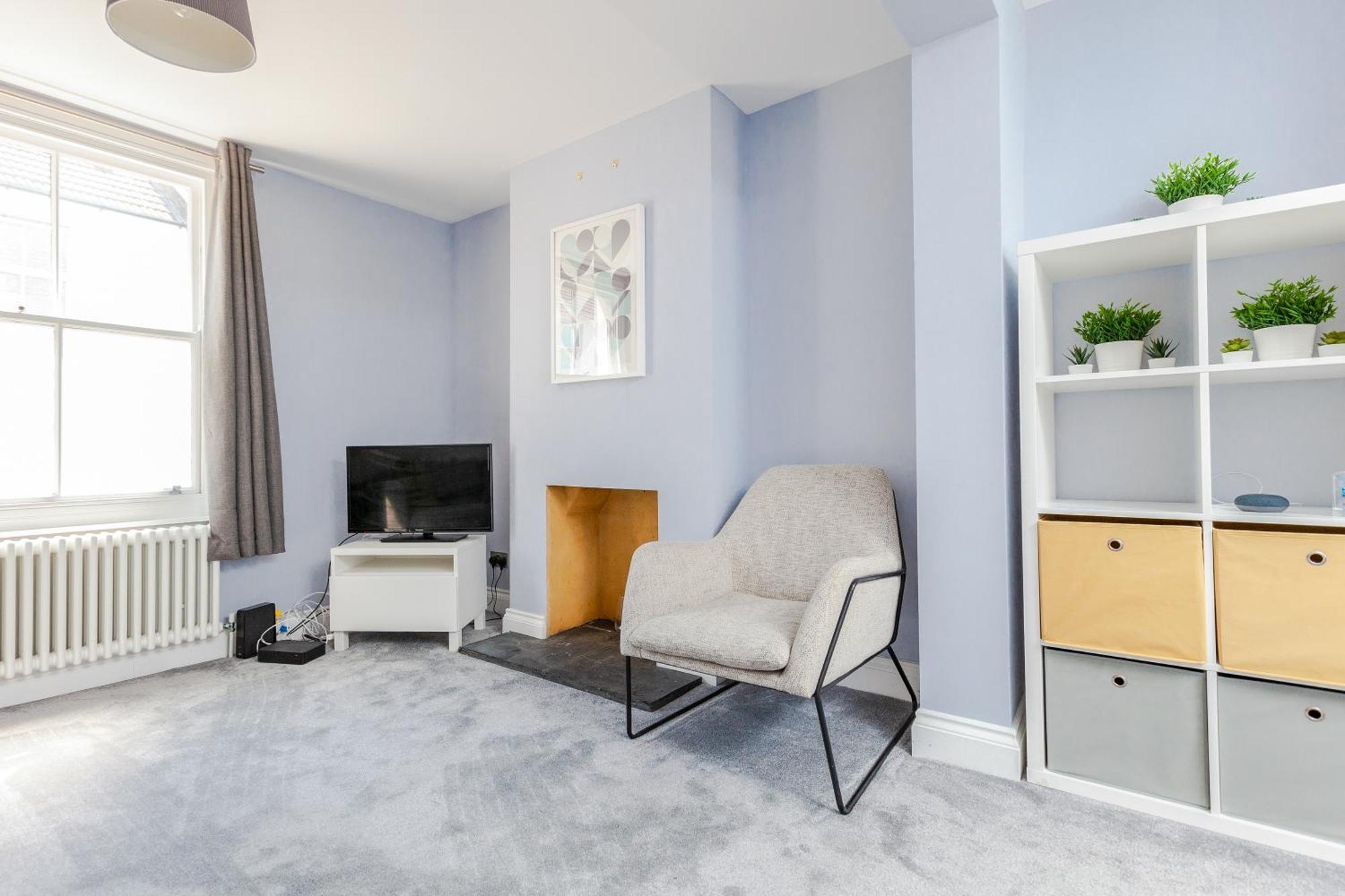 Modern And Stylish 2 Bedroom House In Apartament *